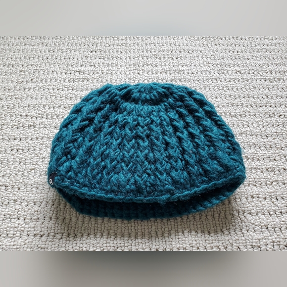 New✨ Ambler Handmade Toque - Picture 2 of 5